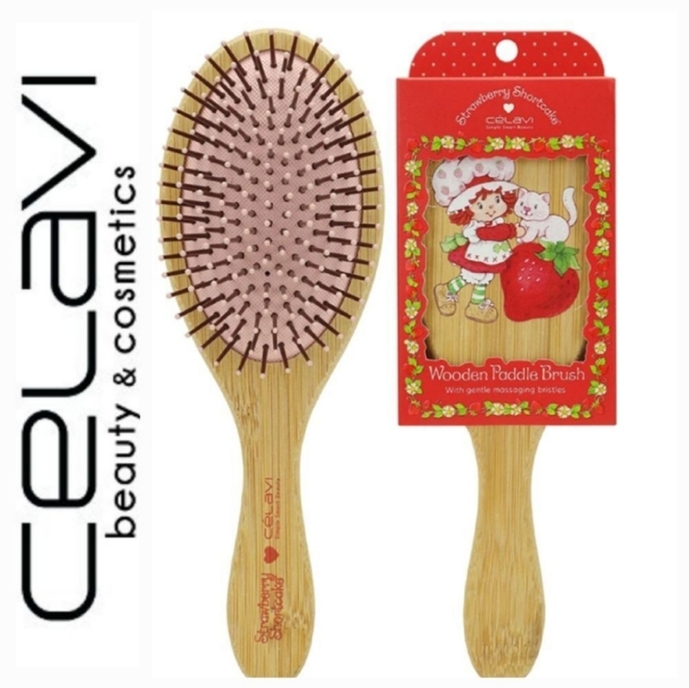 NWT Celavi Beauty & Cosmetics X Strawberry Shortcake Wooden Paddle Brush